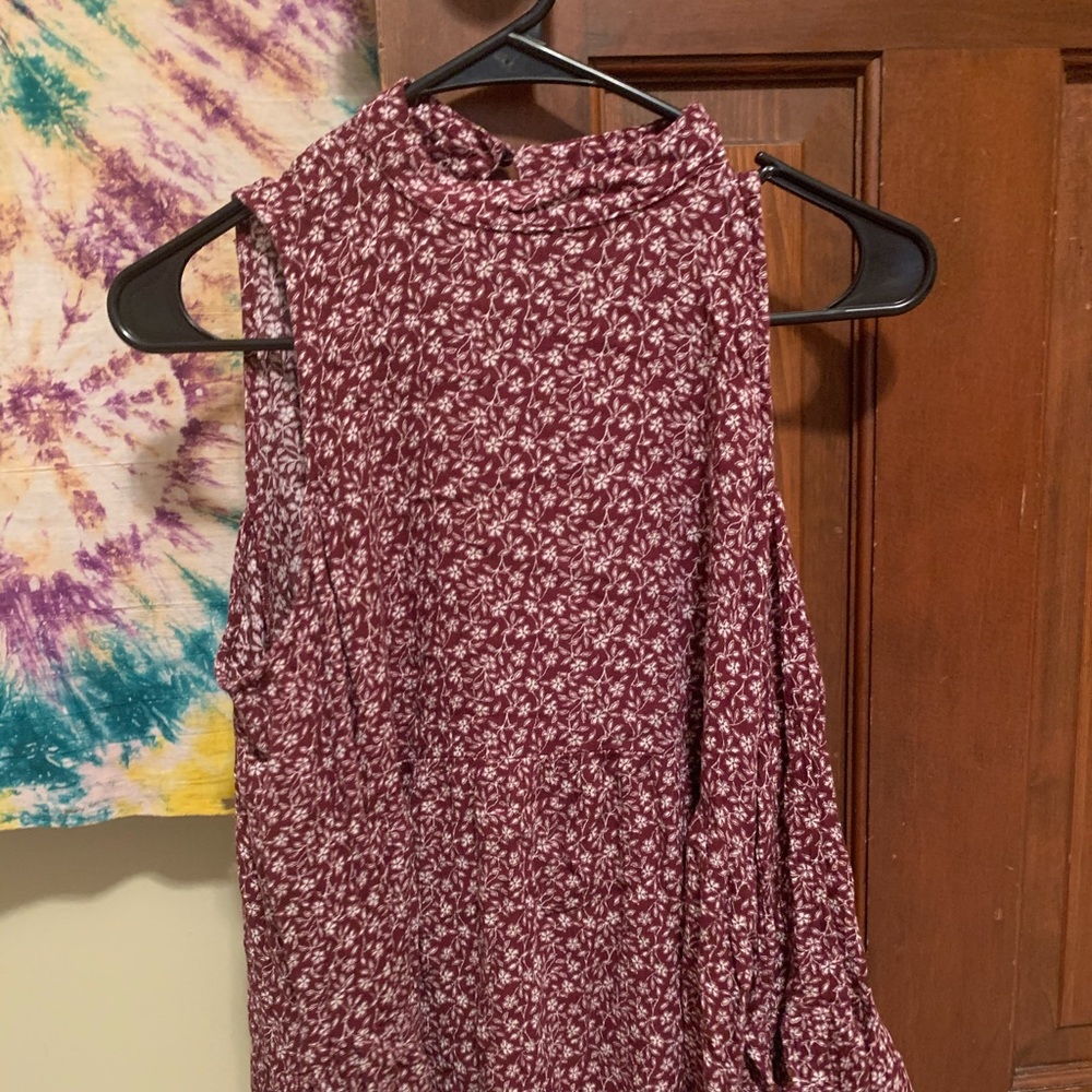 Top with flowy sleeves and halter top